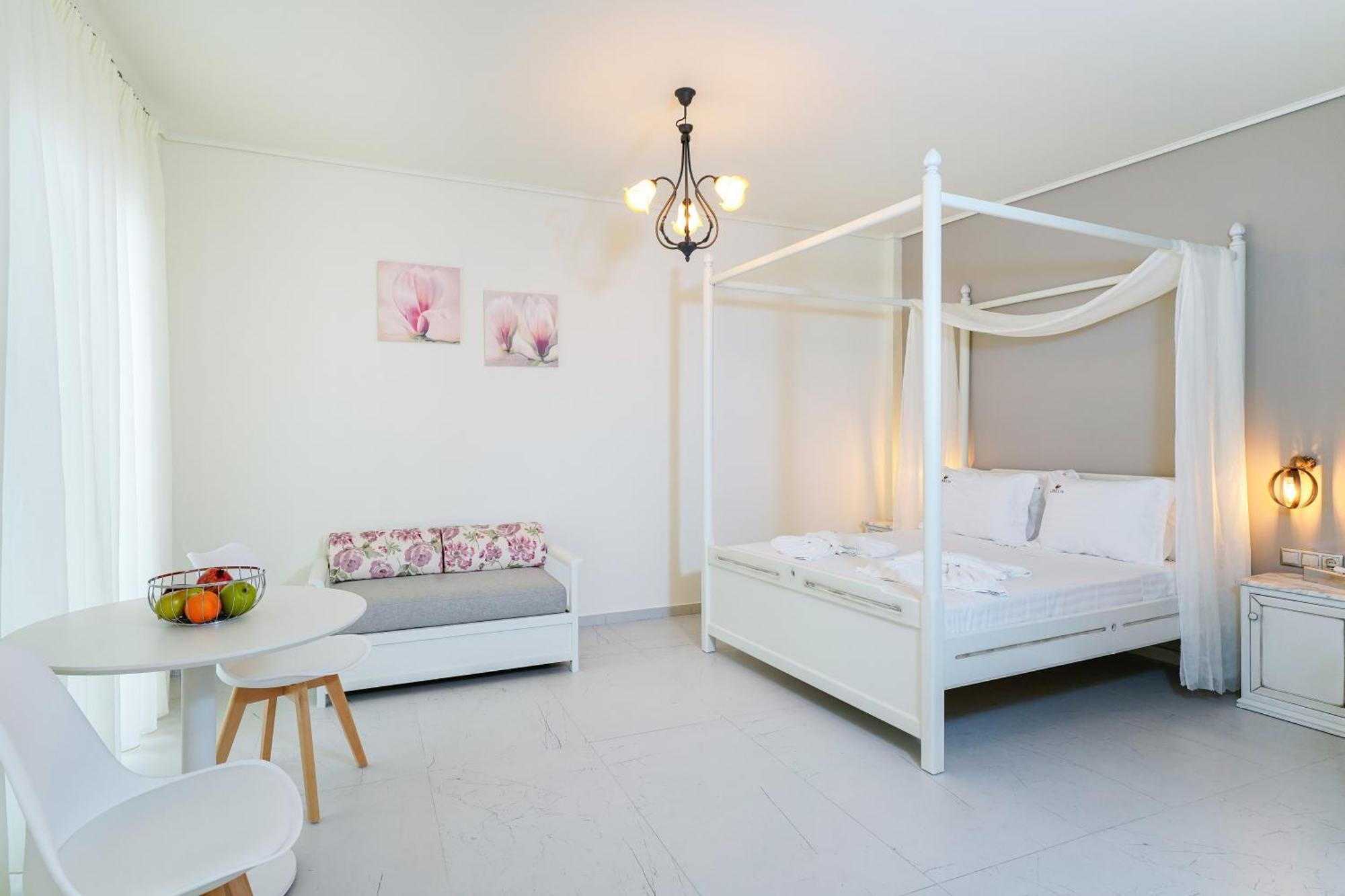 Lobelia Luxury Suites Chrysi Ammoudia Exterior photo