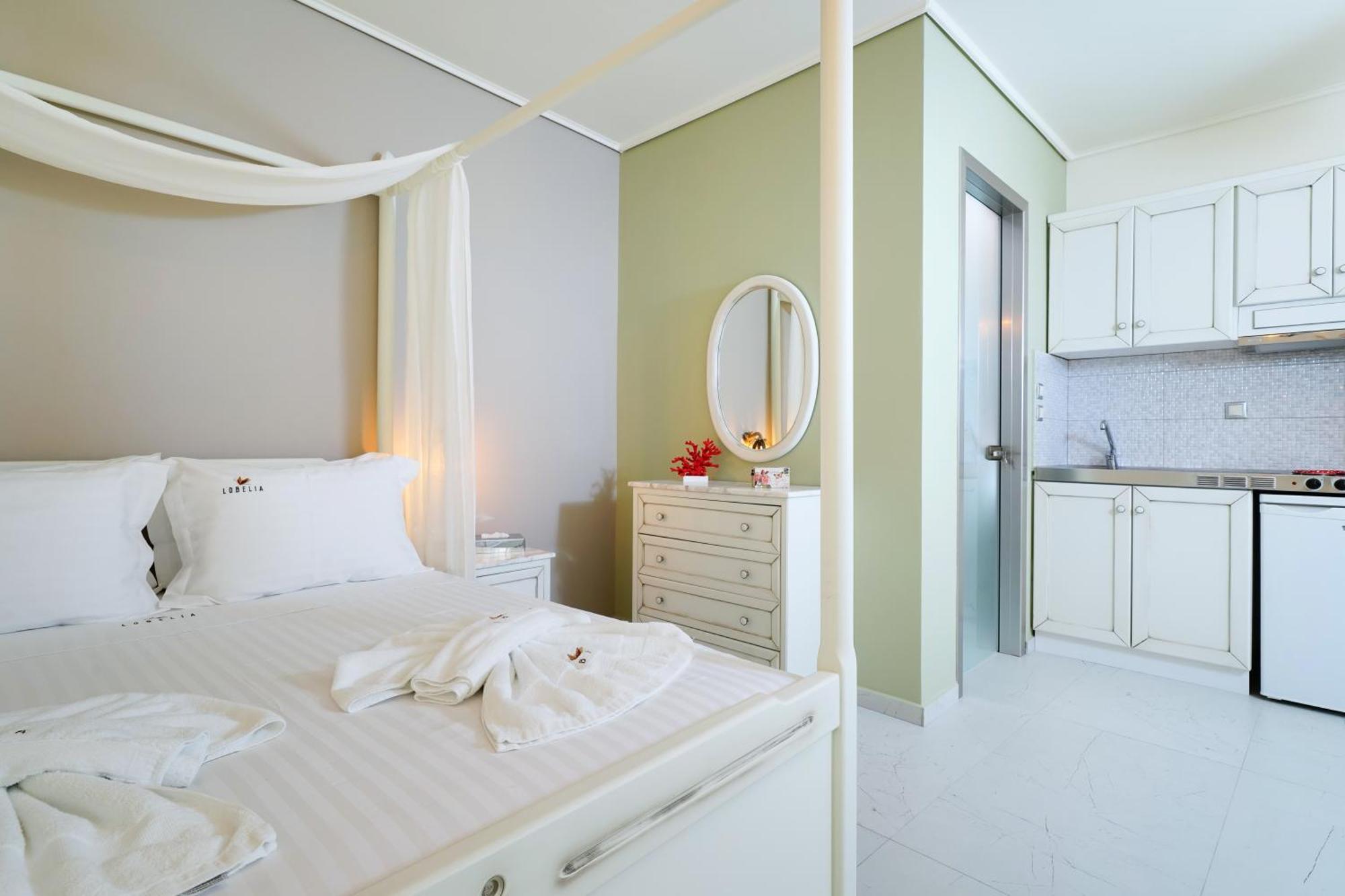 Lobelia Luxury Suites Chrysi Ammoudia Exterior photo